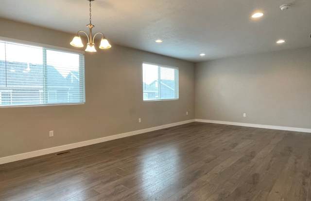 Spacious 2 Story with Finished Basement! Gallery 4