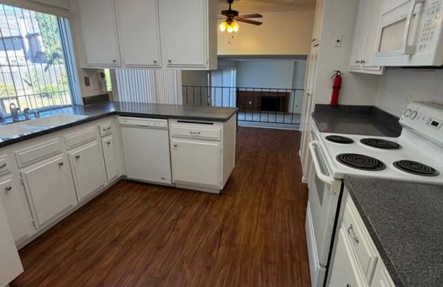 Great House with Garage on Cul-de-Sac! Gallery 1
