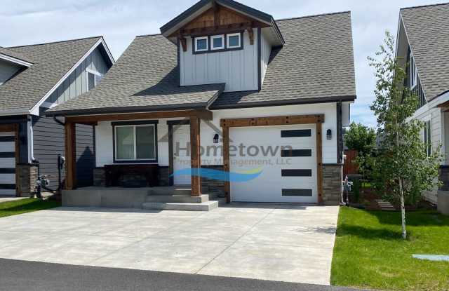 Beautiful 946 Square-Foot Custom Craftsman Home in Coeur d'Alene with 2 Bedrooms and 1.5 Bathrooms! photos photos Beautiful 946 Square-Foot Custom Craftsman Home in Coeur d'Alene with 2 Bedrooms and 1.5 Bathrooms! photos photos