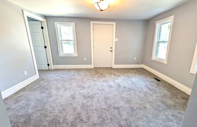 Beautiful Remodeled Home 1135 Holt Gallery 3