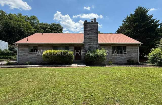 CHARMING STONE HOUSE IN SoKno w/ 3 BDRMS and 2 BATHS photos photos