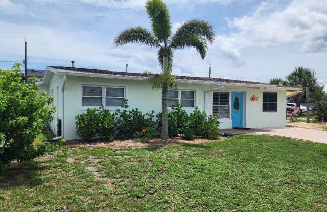 Great beachside 2/2/1 on corner lot photos photos