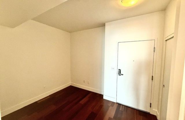 Bright City View Condo For Rent in North Belltown Area Gallery 4