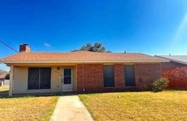 312 Woodcrest Dr Gallery 3