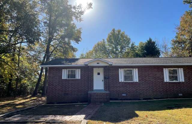 Renovated Two Bedroom Duplex in Lincolnton - 2130 Moline Drive, Lincolnton, NC 28092