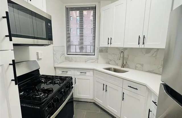 2200 E Tremont Ave Apt TH photos photos
