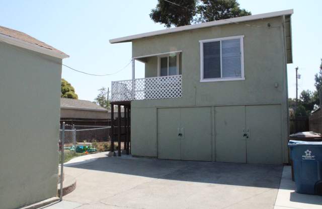 Upstairs 1 Bedroom, 1 Bathroom Unit in Antioch with Yard and Storage (Back Unit) photos photos