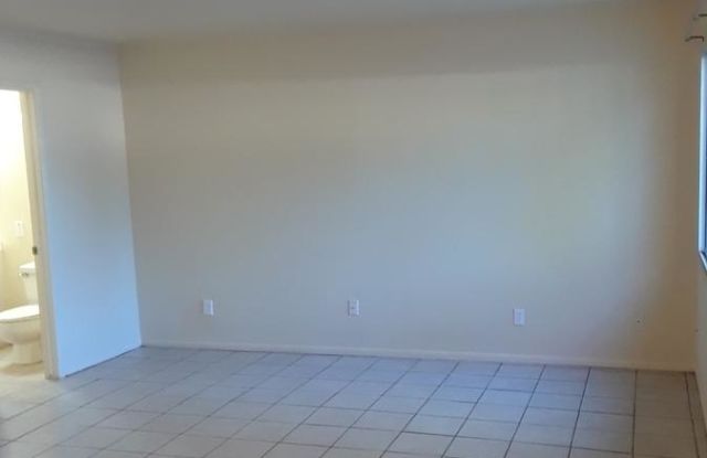 8045 N 32nd Dr Gallery 2