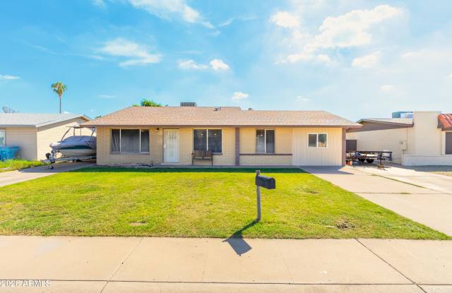 8735 W MULBERRY Drive Gallery 2