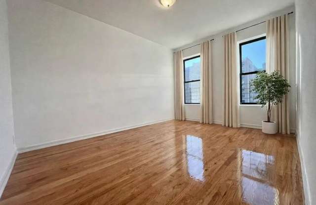 2875 Bainbridge Avenue photos photos