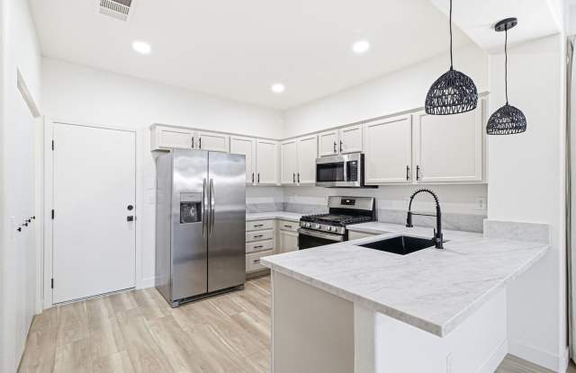 Charming Henderson Home on a Corner Cul-de-Sac Lot Gallery 1