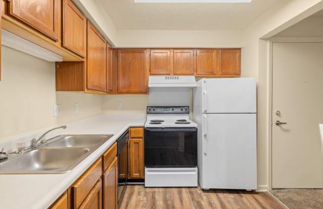 Live 5 Minutes from HONDA********** Rent $1324/mo*********Restaurants and Grocery Around the corner Gallery 4