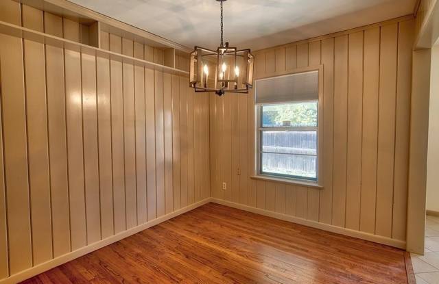 2318 Elmwood Boulevard Gallery 4