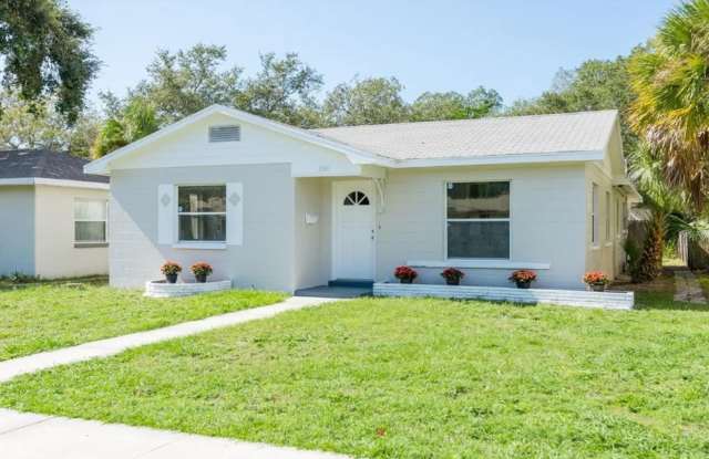 Housing Voucher Accepted: Charming 3-Bedroom Home in St. Pete photos photos