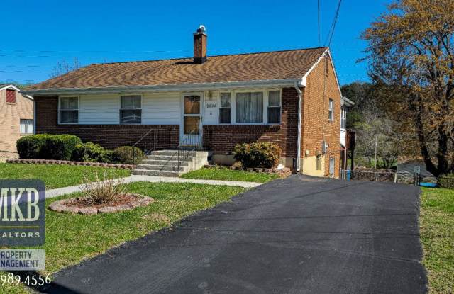 Very Well Maintained 2 Level Home photos photos