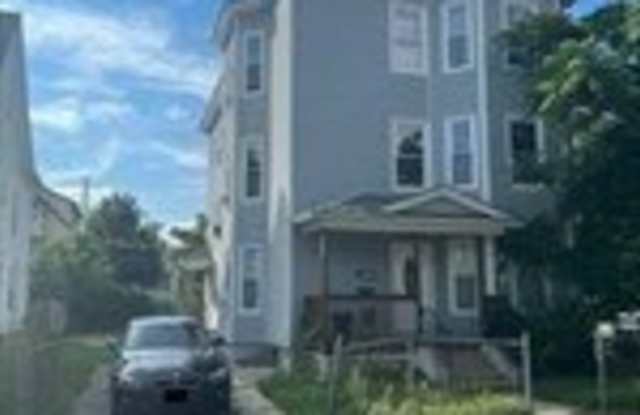 8 Knowlton unit: 3 photos photos