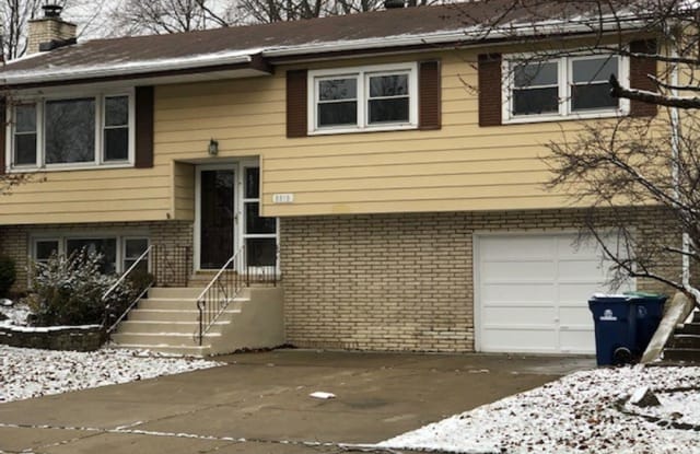 8818 Willow Rd - 8818 Willow Road, Hickory Hills, IL 60457