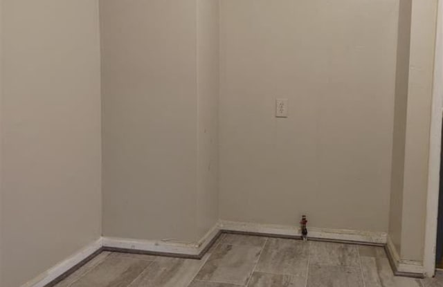 7330 Woodmont Ave - 7330 Woodmont Avenue, Detroit, MI 48228