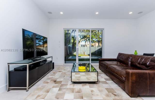 2875 SW 33rd Ct Gallery 2