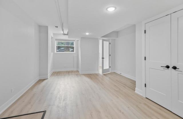 5627 N Wayne Gallery 4