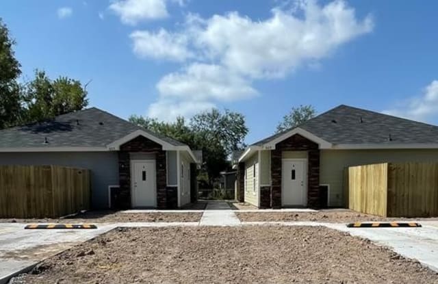 609 W CYPRESS - 609 West Cypress Avenue, La Feria, TX 78559