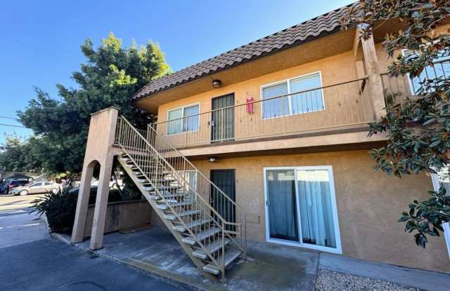 2 bedroom condo- top floor- with  detached garage Gallery 3