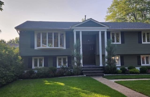 377  Chelsea Street - 377 Chelsea Street, Paramus, NJ 07652
