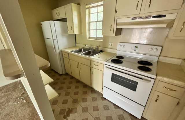 5984-5985 Windsor Forest Drive - 5985 - 18 photos photos