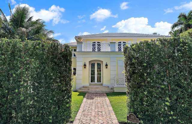 210 Emerald Lane Gallery 2