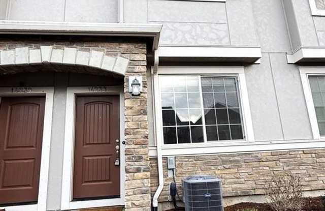 14233 SW 169th Avenue ~ Gorgeous Tri-Level Townhome photos photos