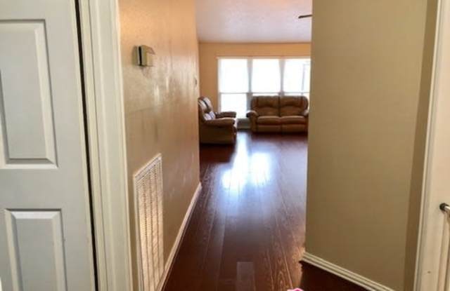 4823 Diehlwood Plaza Gallery 2