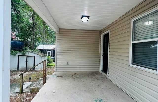 1101 Woodland Gallery 2
