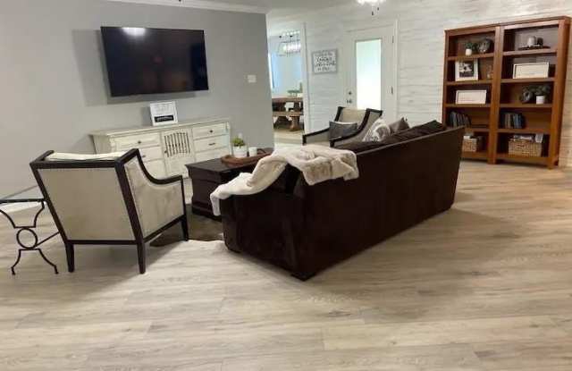1402 Posey Brewer Road Gallery 4