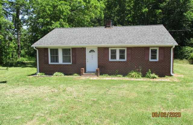 Country home that offers 3 bedrooms/1 bathroom - 1251 Gaston Road, Greensville County, VA 23879