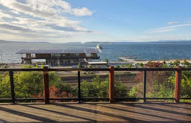 Spacious 3 Bed 3 Bath Mukilteo Home w/ Boat House & Gorgeous Waterfront Views! Gallery 1