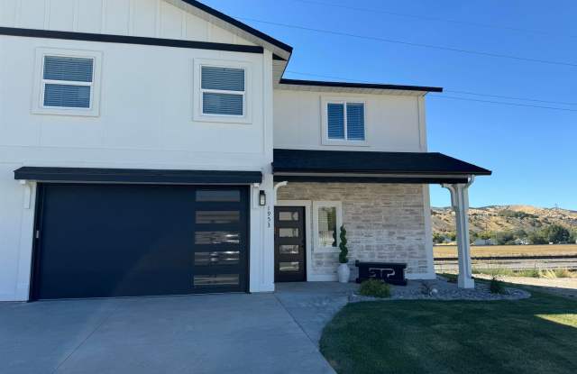4 bedroom, 2.5 bathroom university area - Newer construction Townhouse photos photos