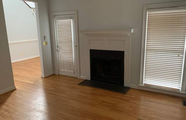 Prime Devine Street Location | 3 Bed, 3 Bath Available August 1, 2027 Gallery 3