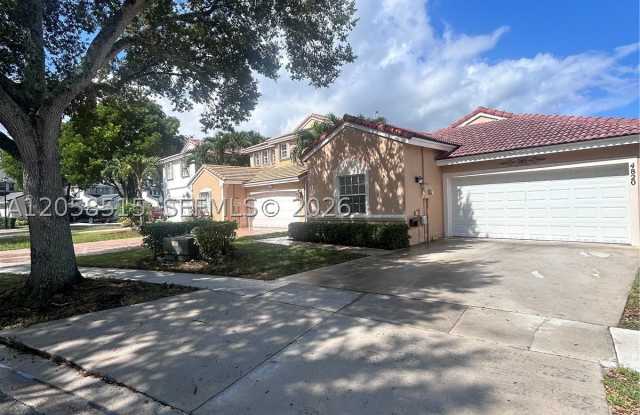4820 SW 152nd Way Gallery 2