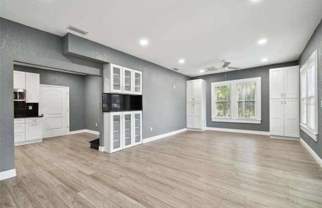 6810 N NAVIN Avenue Gallery 4