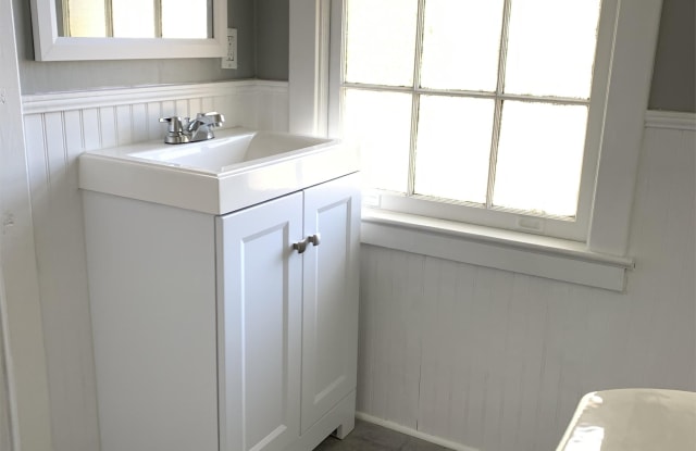 409 North Whitworth Avenue - 1 Gallery 4