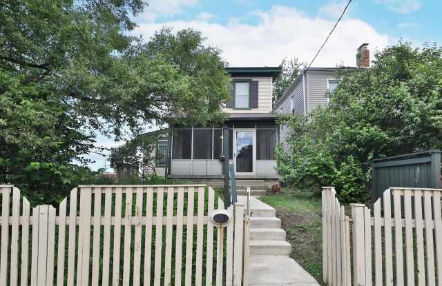 30 E Dodridge St Gallery 2