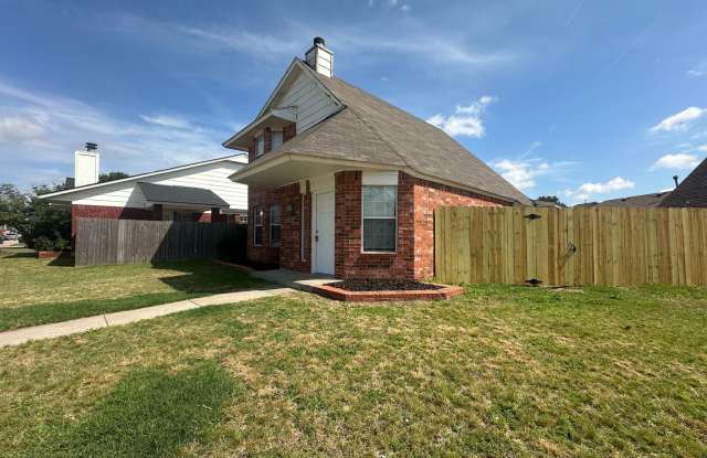 UNIQUE 3 Bedroom 2 Bathroom Home In Moore photos photos UNIQUE 3 Bedroom 2 Bathroom Home In Moore photos photos