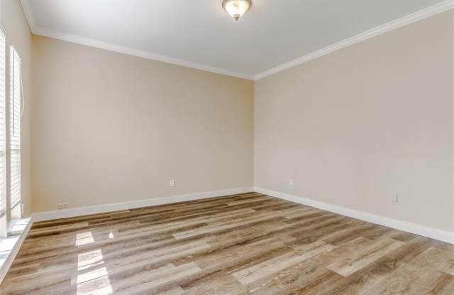 7610 Coral Way Gallery 4