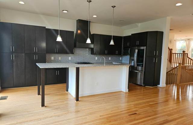 23380 EVENING PRIMROSE Square Gallery 1