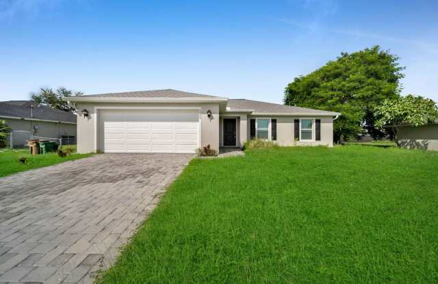 Single family for rent located in NE of Cape Coral FL!. 4BR/2B.Rapid approval. CITY WATER! Gallery 1