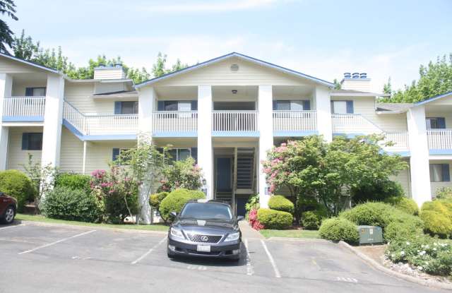 Top floor, 2drm, 2 full bath, open floor plan, pool, water, sewer, garbage included in rent photos photos