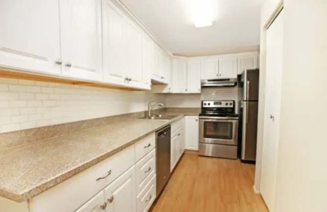 Serene Park-Like Sanctuary | Large Updated Townhome with Wooded Views, 3 bathrooms and 2 large bedrooms photos photos