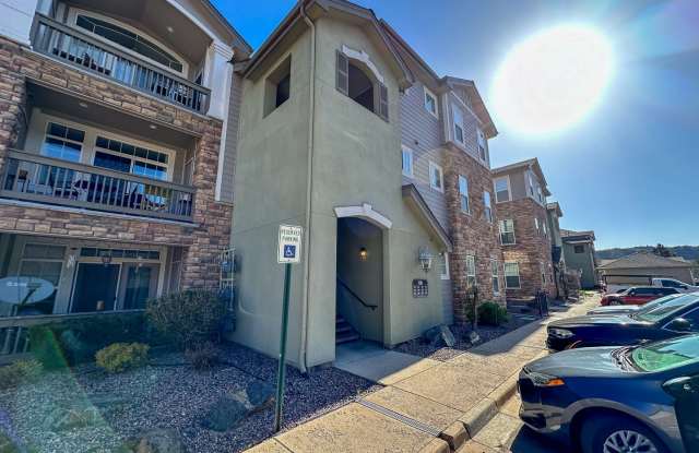 Beautifully maintained Sawgrass condo in Castle Rock! Gallery 1