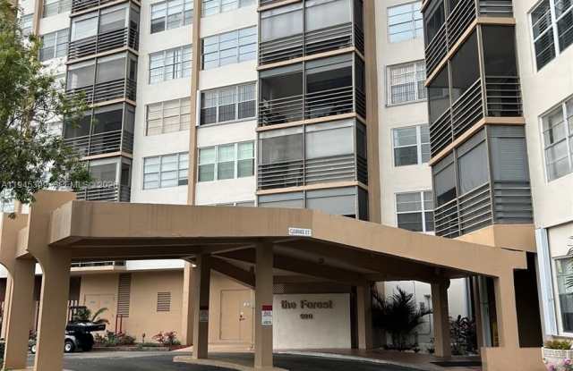 900 Saint Charles Pl photos photos