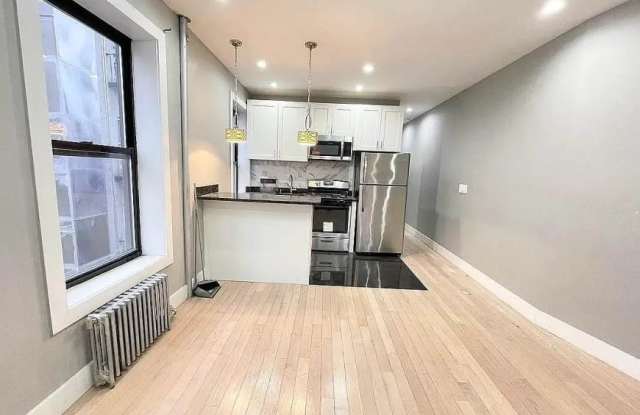 4308 Broadway Gallery 3